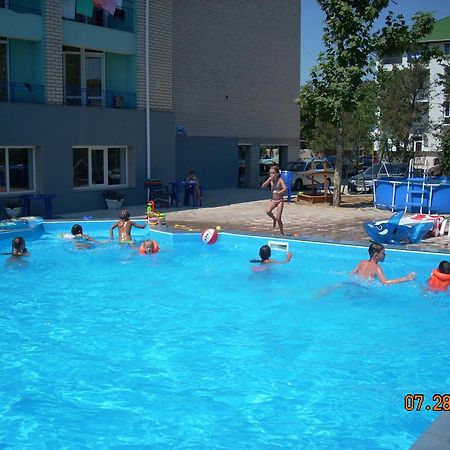 Dolce Vita Resort Hotel Zaliznyy Port Bagian luar foto