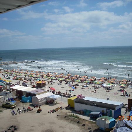 Dolce Vita Resort Hotel Zaliznyy Port Bagian luar foto