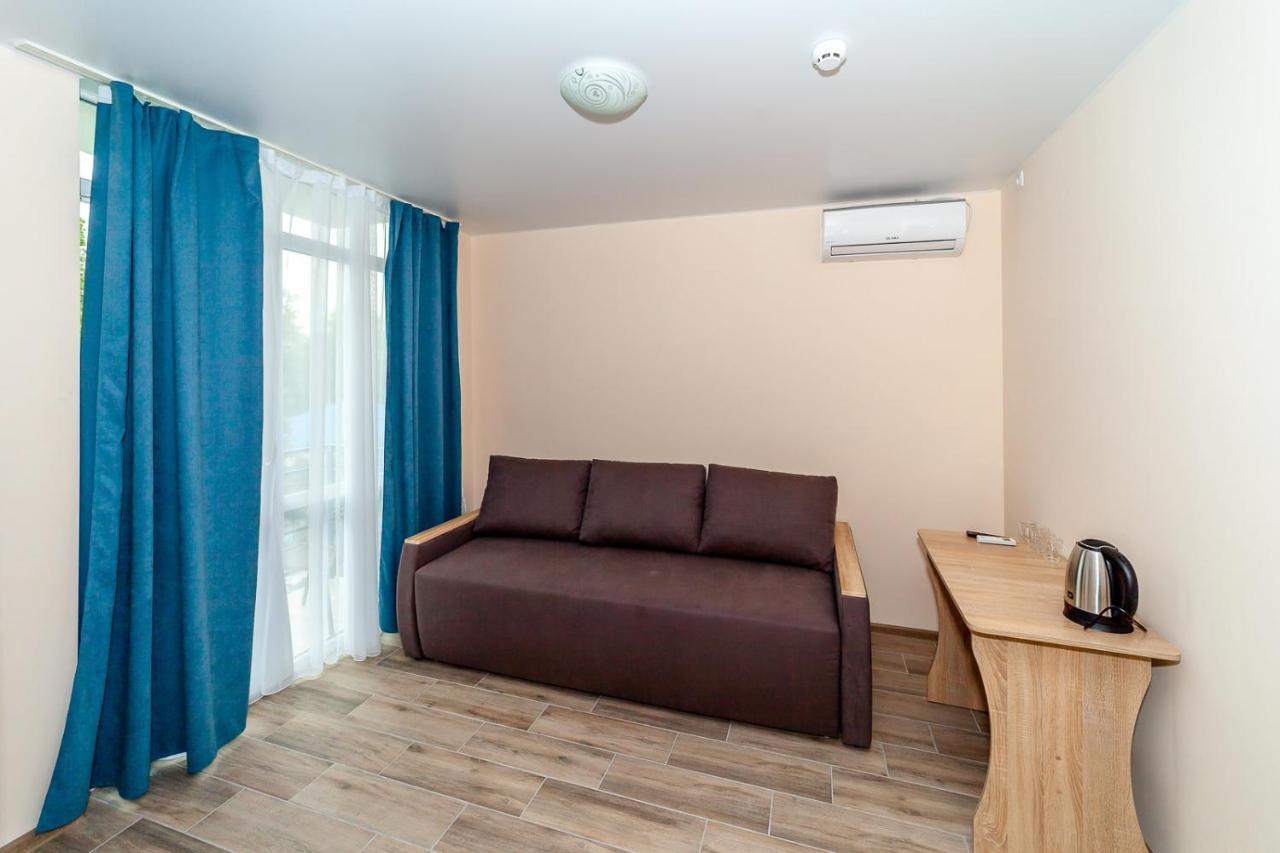 Dolce Vita Resort Hotel Zaliznyy Port Bagian luar foto
