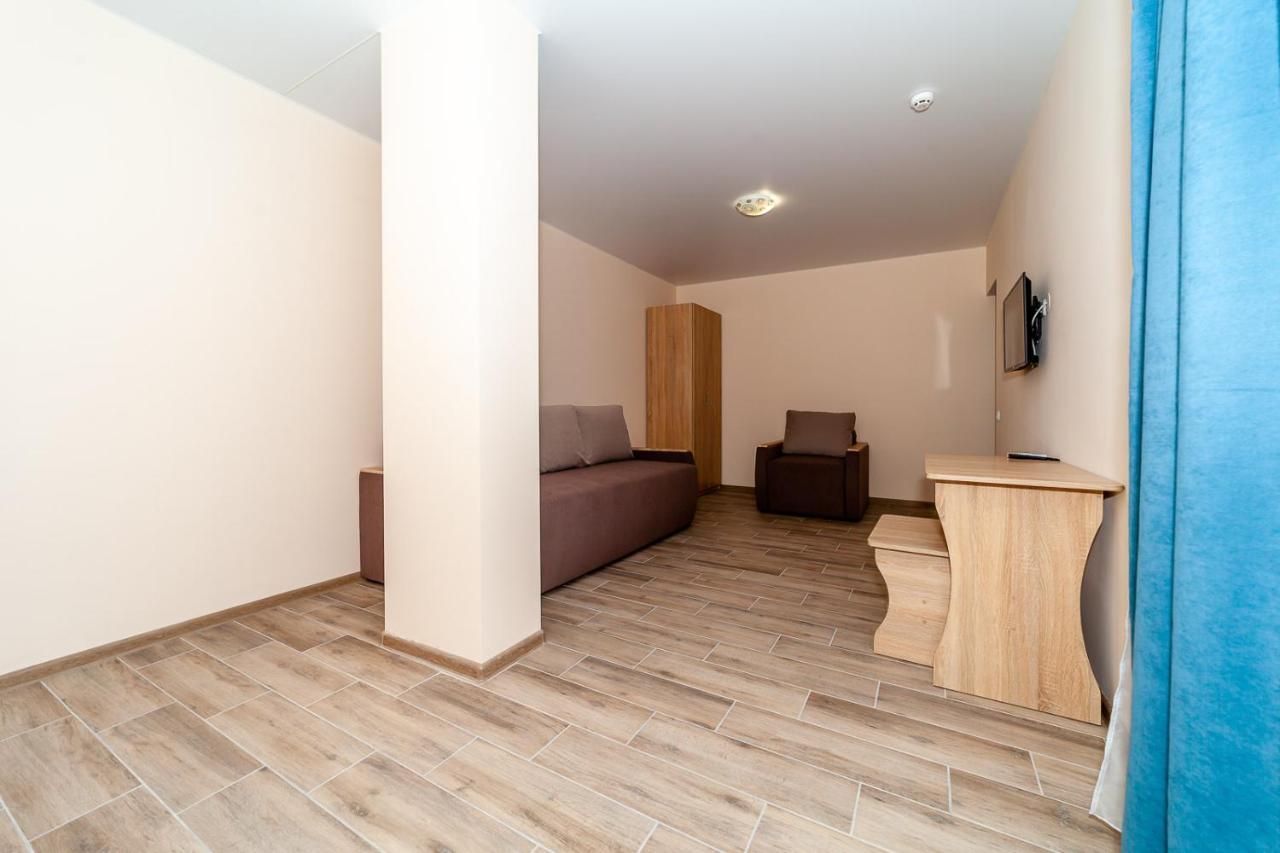 Dolce Vita Resort Hotel Zaliznyy Port Bagian luar foto