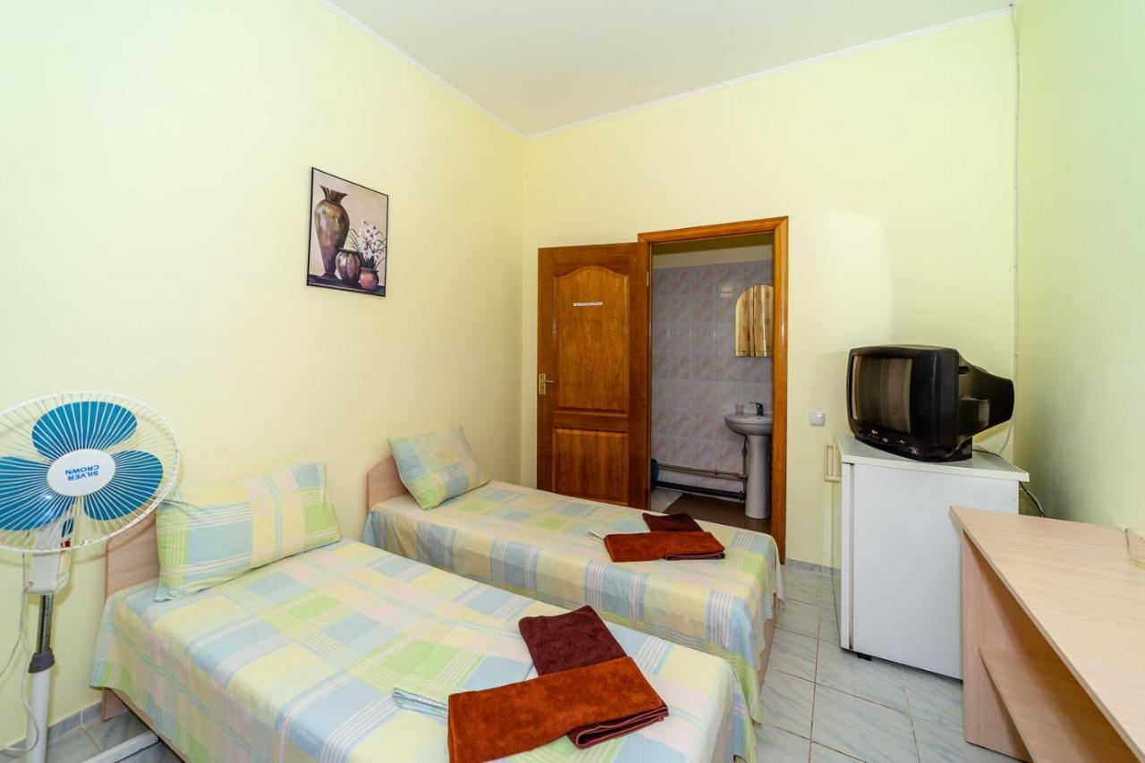 Dolce Vita Resort Hotel Zaliznyy Port Bagian luar foto