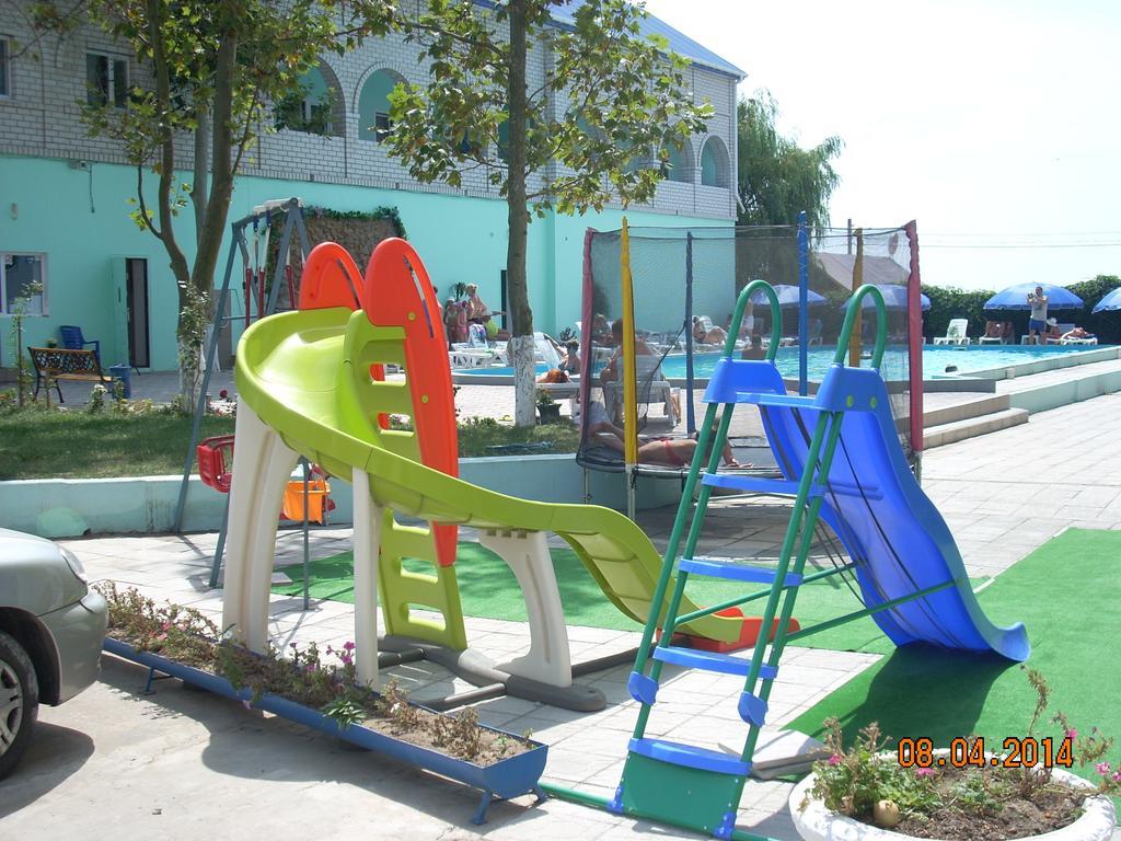 Dolce Vita Resort Hotel Zaliznyy Port Bagian luar foto
