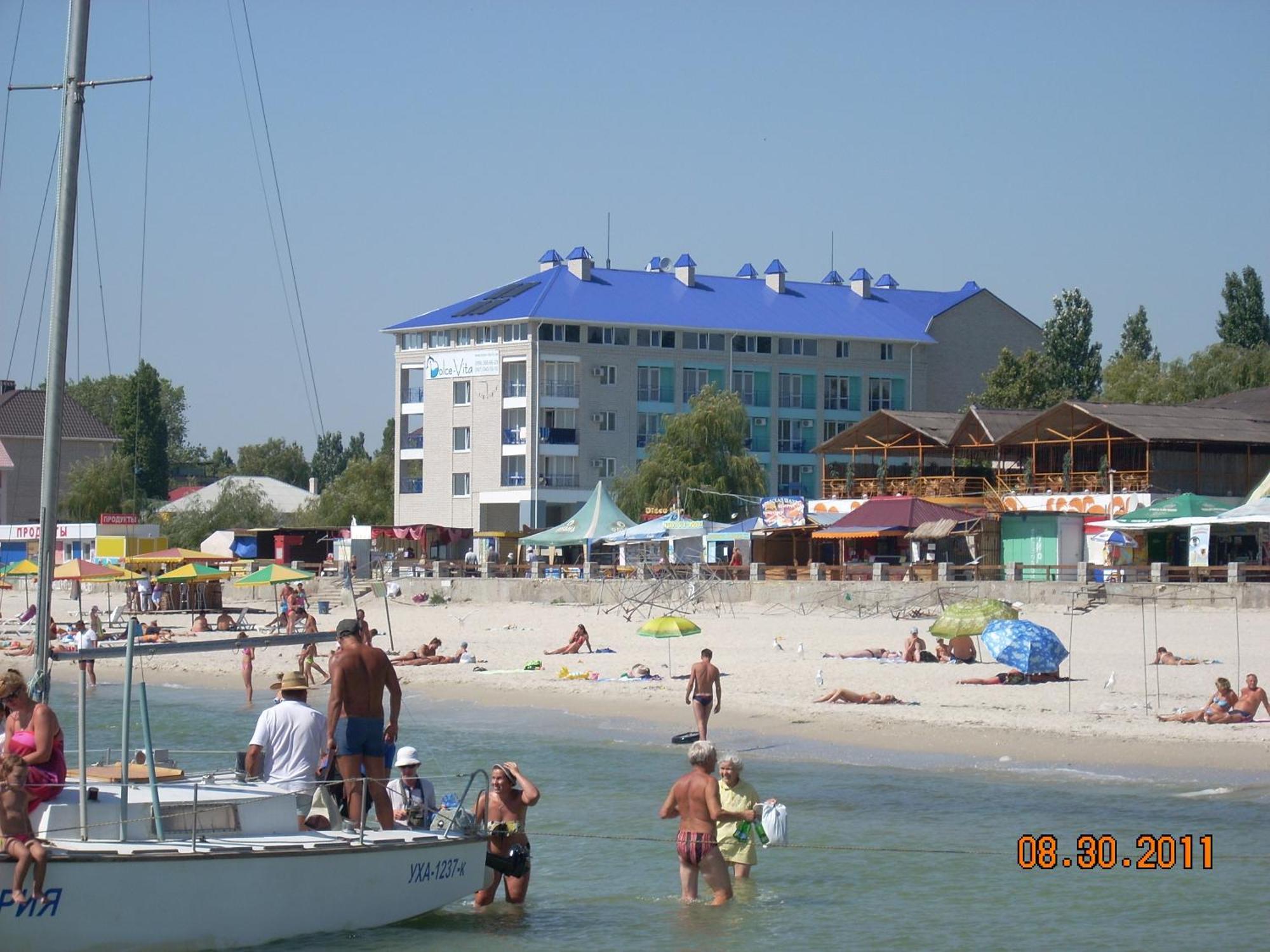 Dolce Vita Resort Hotel Zaliznyy Port Bagian luar foto