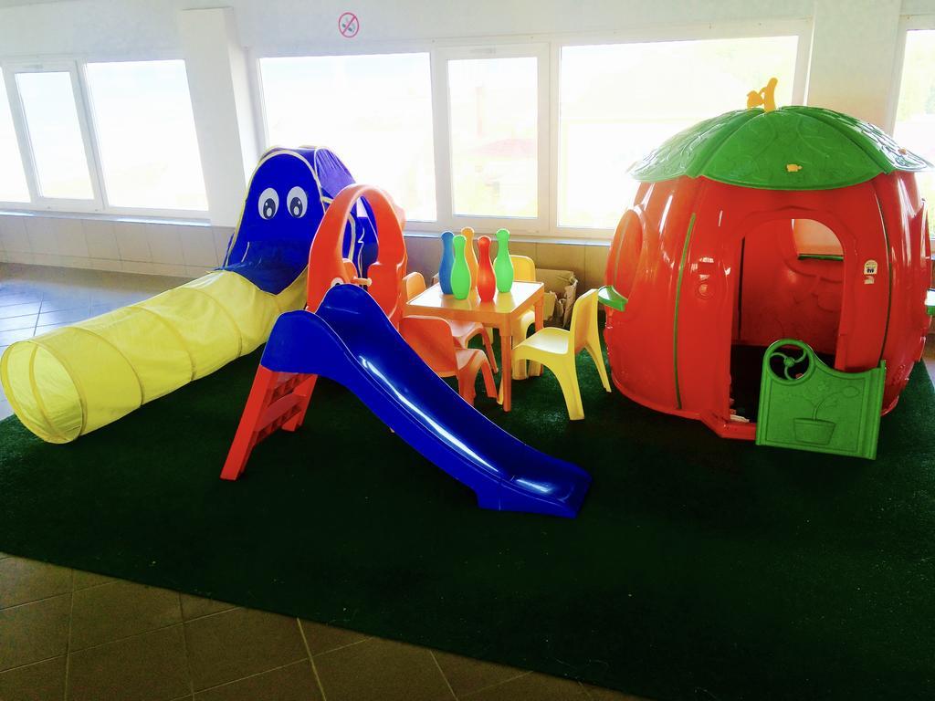 Dolce Vita Resort Hotel Zaliznyy Port Bagian luar foto