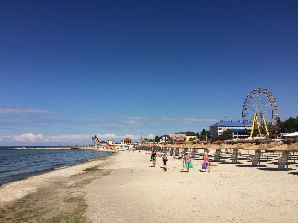 Dolce Vita Resort Hotel Zaliznyy Port Bagian luar foto