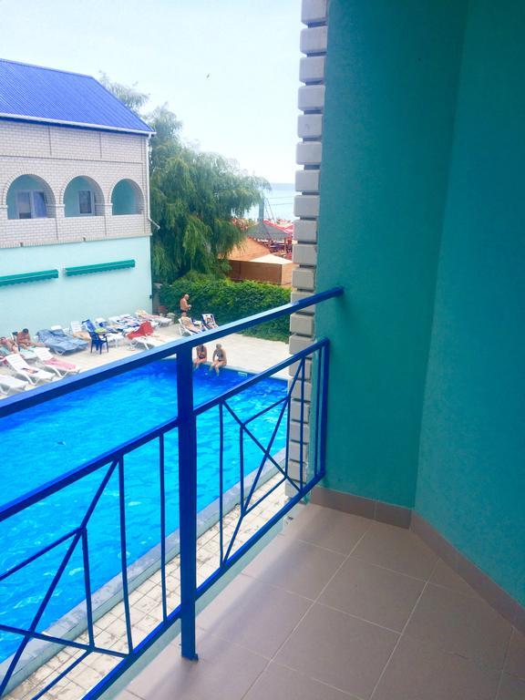 Dolce Vita Resort Hotel Zaliznyy Port Bagian luar foto