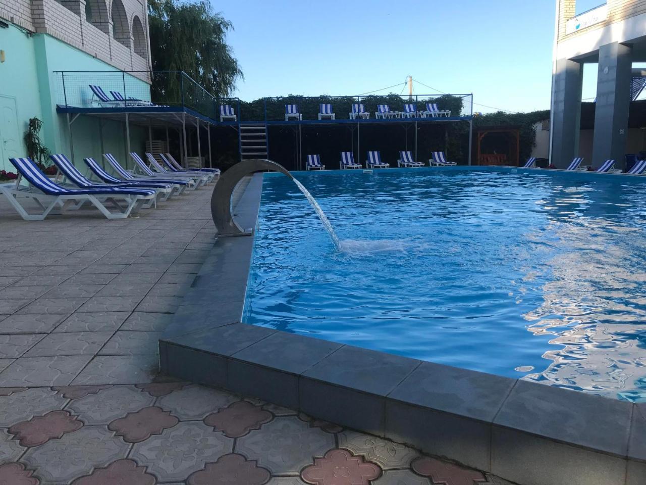 Dolce Vita Resort Hotel Zaliznyy Port Bagian luar foto