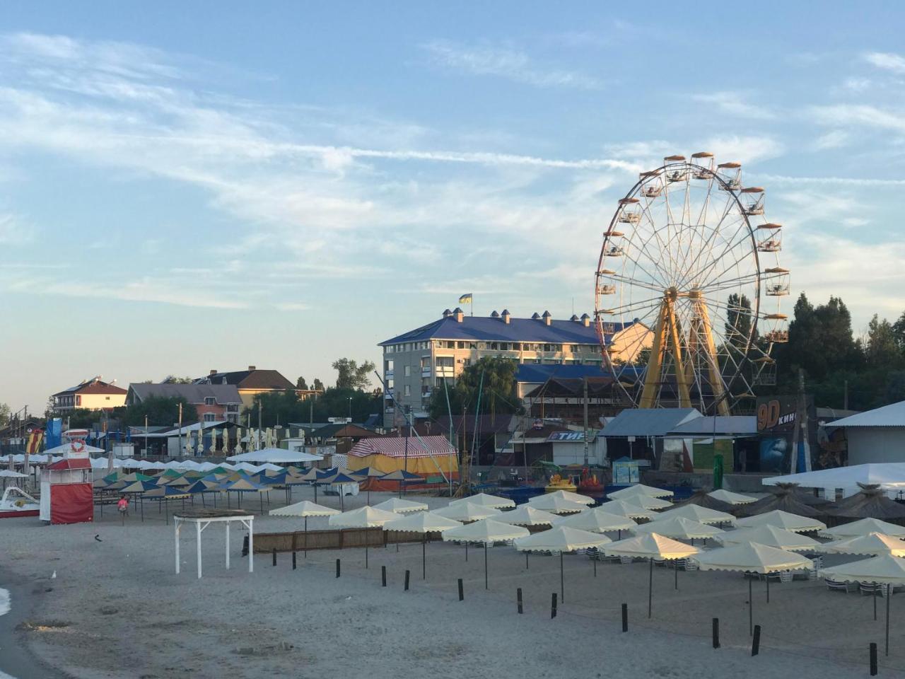 Dolce Vita Resort Hotel Zaliznyy Port Bagian luar foto