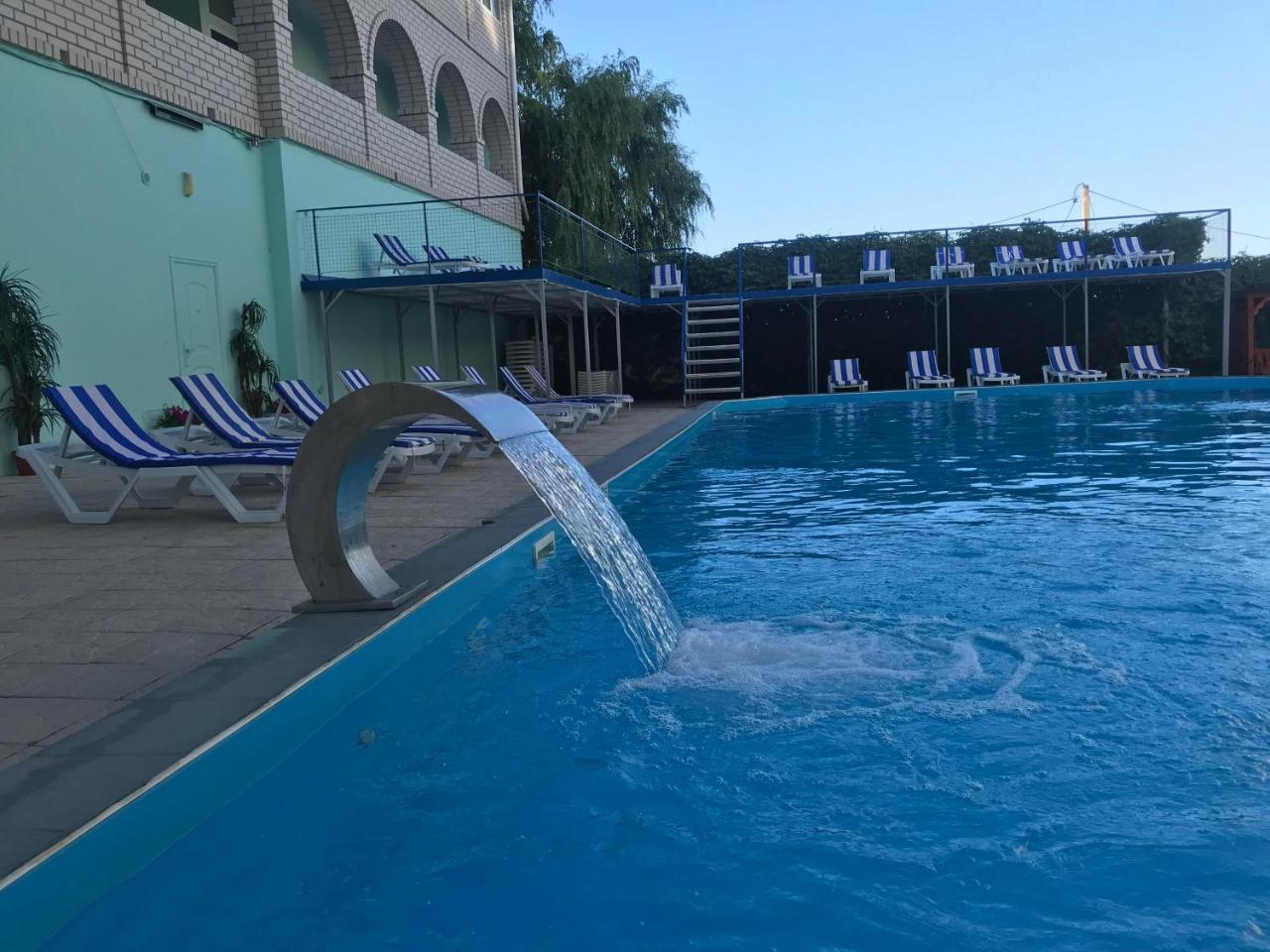 Dolce Vita Resort Hotel Zaliznyy Port Bagian luar foto